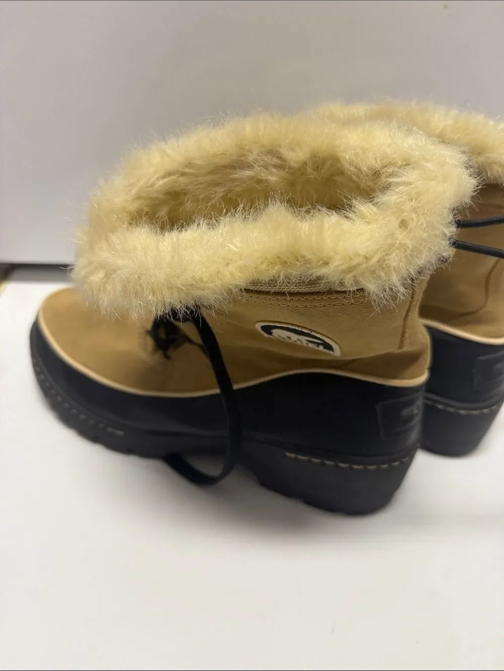 Sorel Women's Tan Faux-Fur Lace-Up Winter Boots Size 8 Worn Once